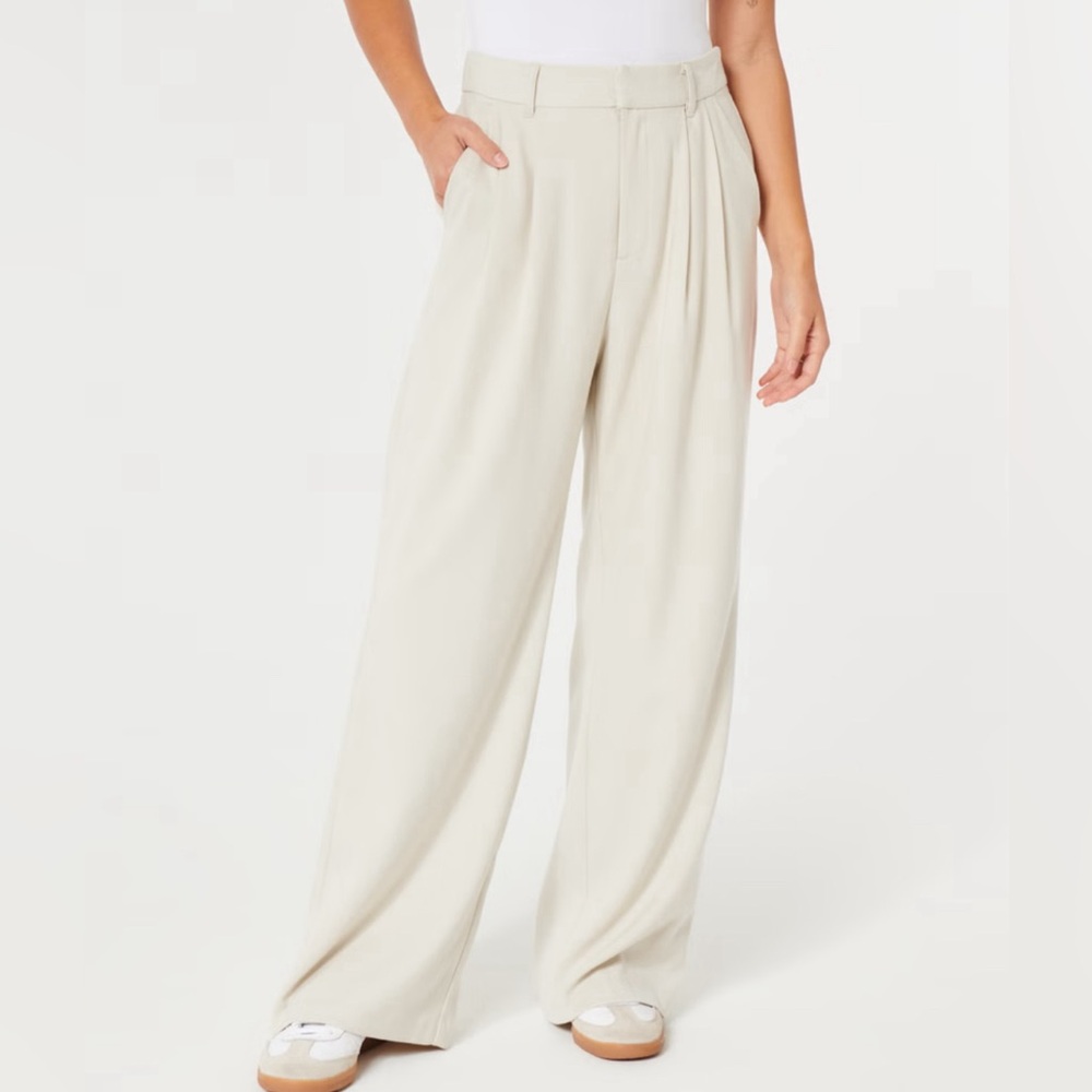 NWT HOLLISTER LIVVY ULTRA HIGH-RISE WIDE-LEG PANTS